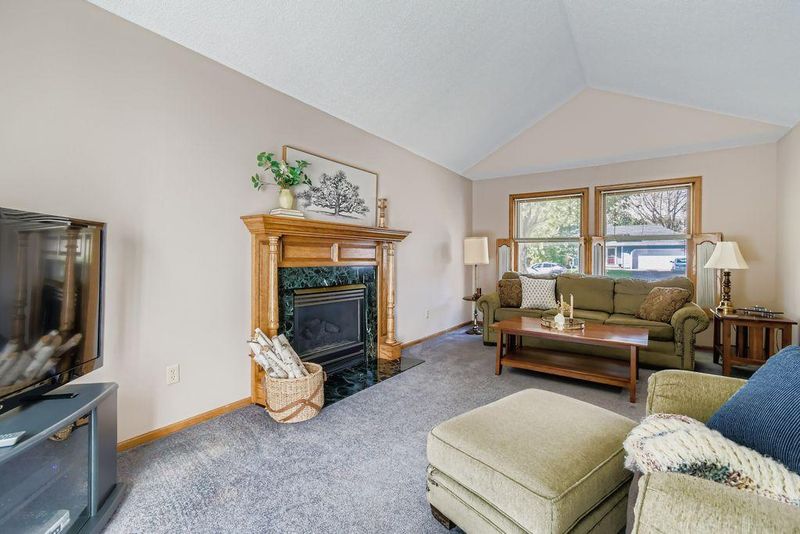 2597 Hilo Ave N, Oakdale, MN 55128