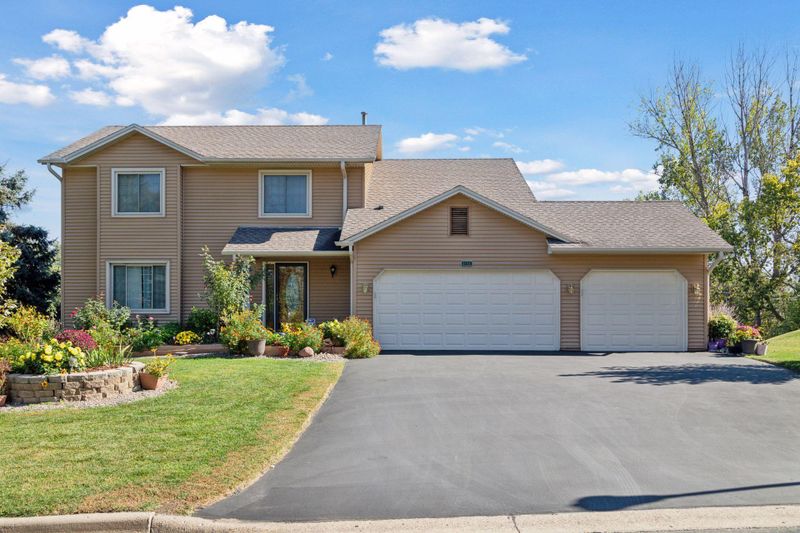 4156 Hilltop Ln, Eagan, MN 55123