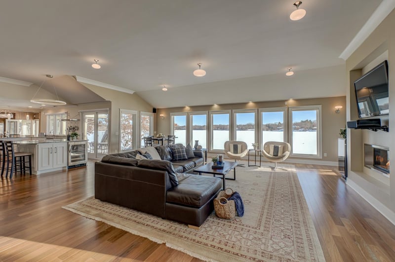 4 W Shore Rd, North Oaks, MN 55127