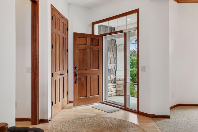 10112 Indigo Dr, Eden Prairie, MN 55347