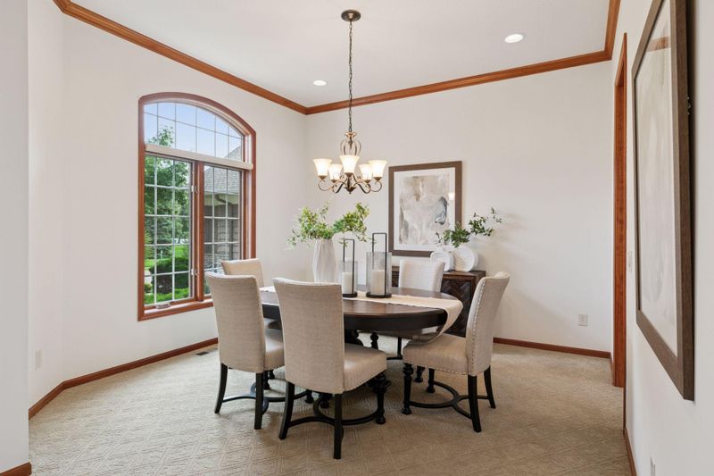 10112 Indigo Dr, Eden Prairie, MN 55347