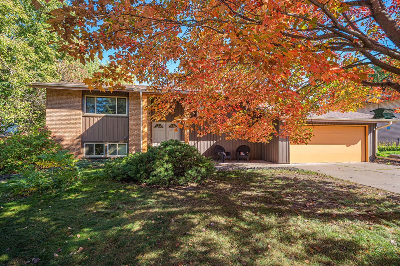 6181 Benjamin St NE, Fridley, MN 55432