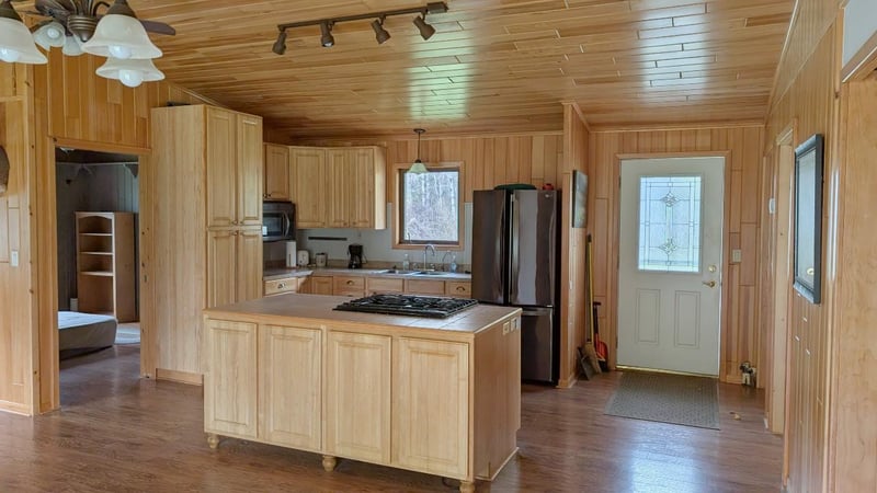 1637 Wakely Rd, Cook, MN 55723
