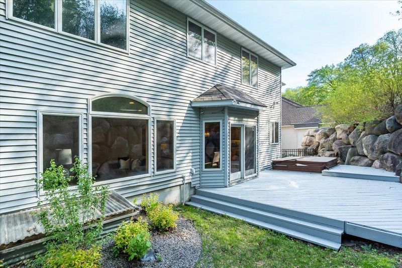 1476 Pinetree Ps, Eagan, MN 55122