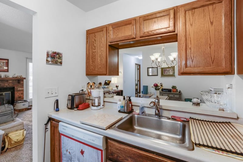 2058 Pathways Dr #9, Saint Paul, MN 55119