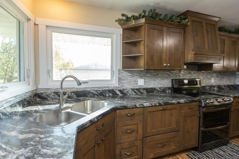 331 S Ewing St, Good Thunder, MN 56037
