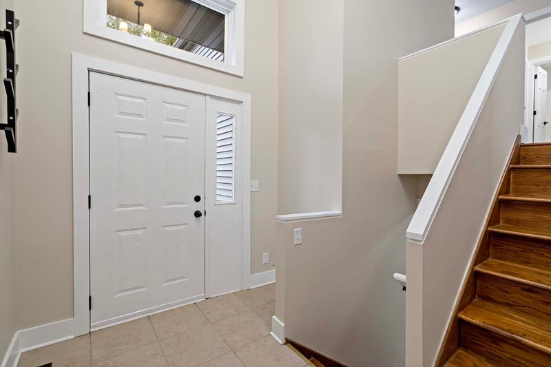 2227 Vivian Ln, Saint Paul, MN 55119