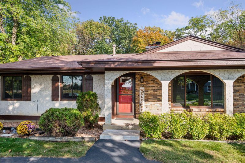 15820 Corral Ln, Eden Prairie, MN 55347