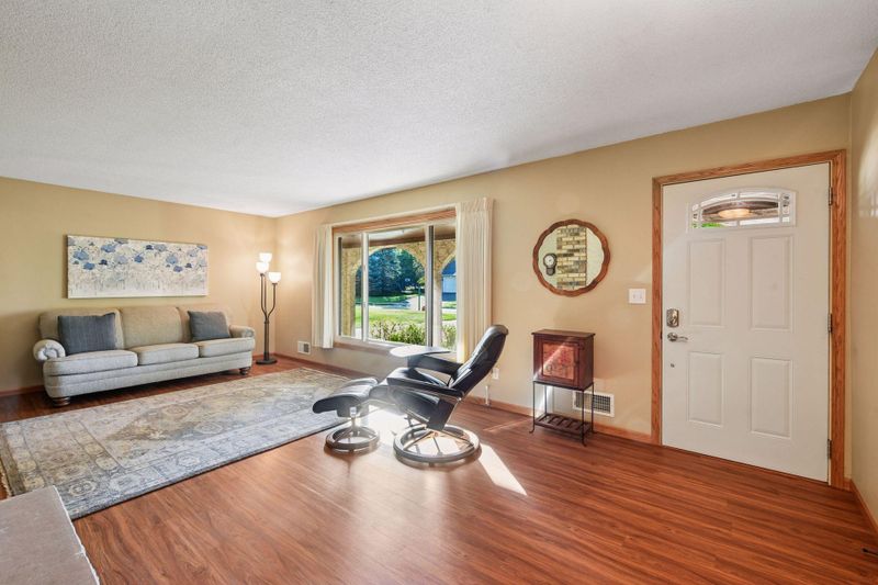 15820 Corral Ln, Eden Prairie, MN 55347