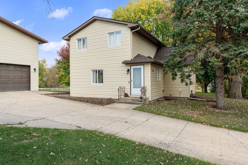 1130 E School St, Owatonna, MN 55060