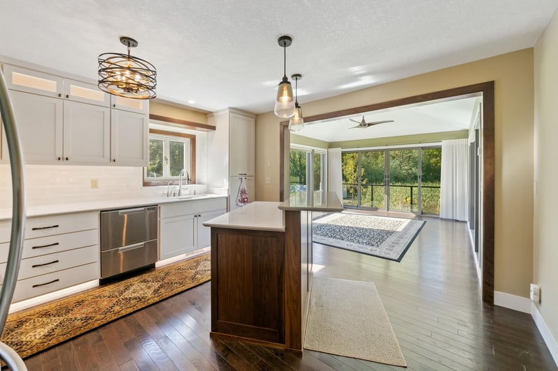 1603 Mary St N, Maplewood, MN 55119