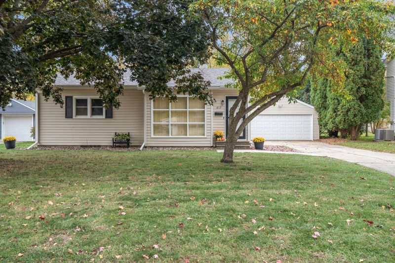 613 E University St, Owatonna, MN 55060