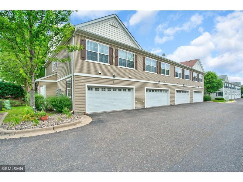 3029 Hemingway Trl N #2, Maplewood, MN 55109