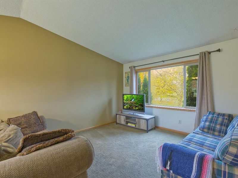151 8th St S, Winsted, MN 55395