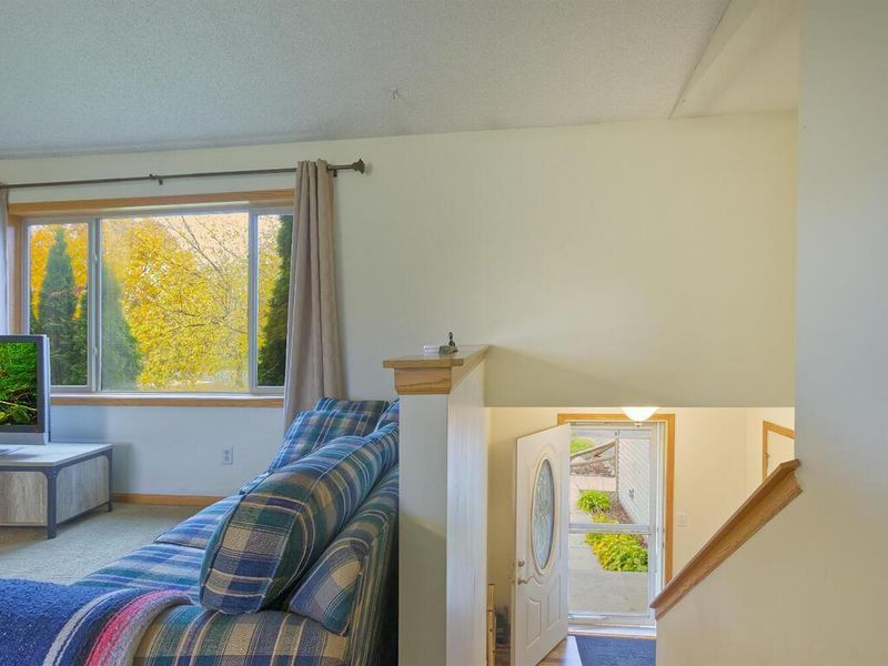 151 8th St S, Winsted, MN 55395