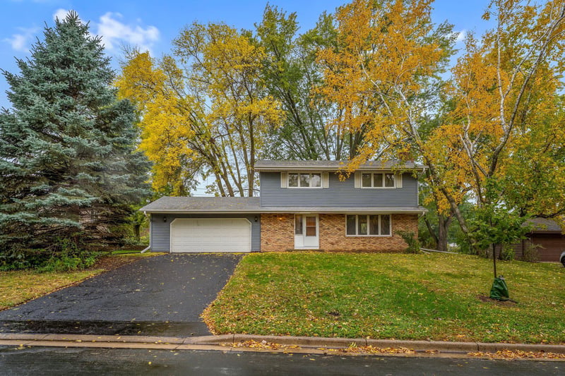 11036 27th Ave S, Burnsville, MN 55337