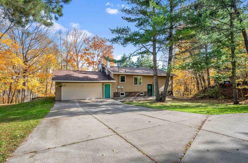 36698 Pincherry Rd, Cohasset, MN 55721