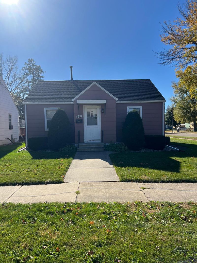 611 13th Ave SW, Austin, MN 55912