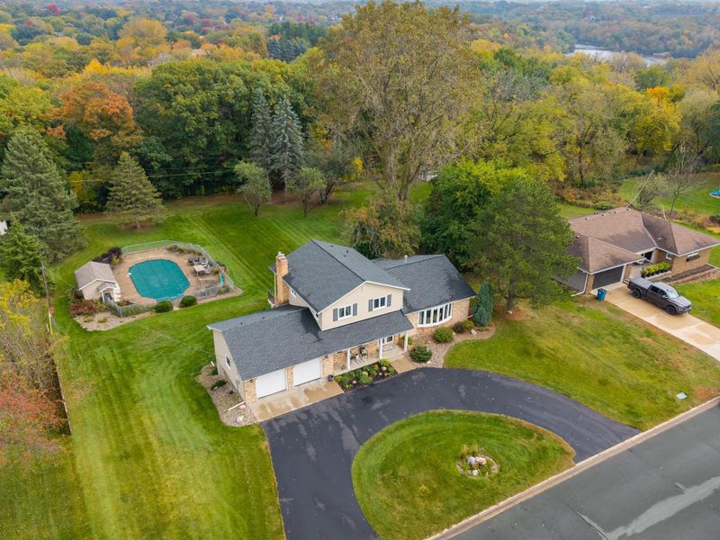 3650 Knoll Ridge Dr, Eagan, MN 55122
