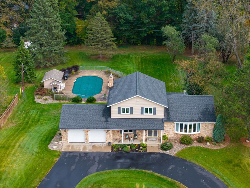 3650 Knoll Ridge Dr, Eagan, MN 55122