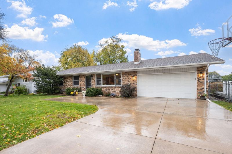 737 Mccallum Dr, New Brighton, MN 55112