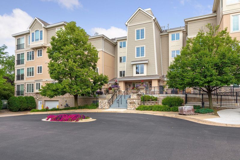 11460 Fairfield Rd W #403, Hopkins, MN 55305