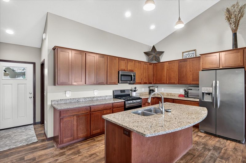 814 Hickory St NE, Lonsdale, MN 55046