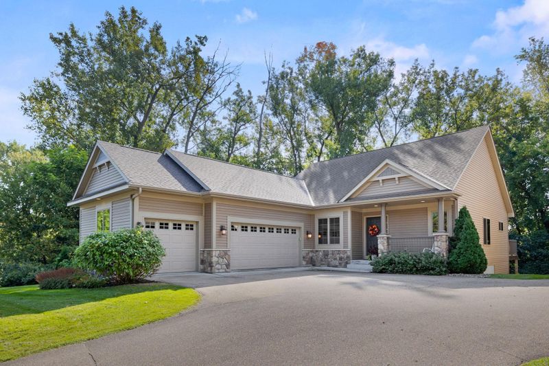 389 Brickyard Dr, Chaska, MN 55318
