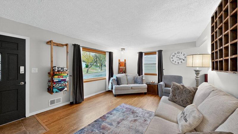 3586 6th St NW, Rochester, MN 55901