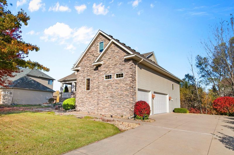 6445 Pheasant Hills Dr, Lino Lakes, MN 55038