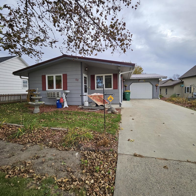 512 W 5th St, Graceville, MN 56240