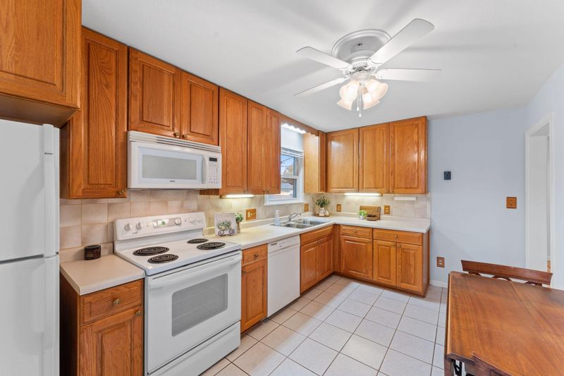 944 California Ave W, Saint Paul, MN 55117