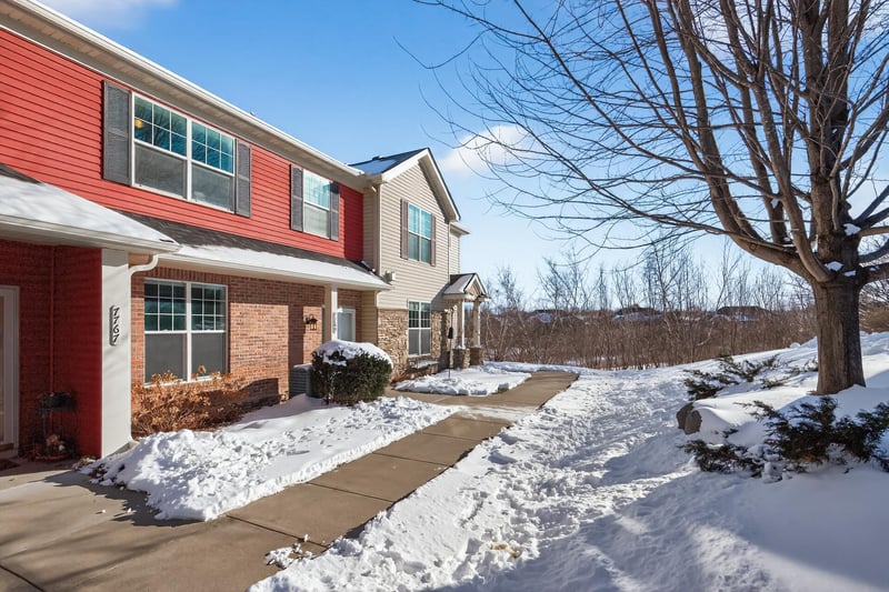 7769 Madelyn Creek Dr, Victoria, MN 55386