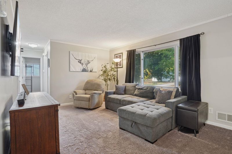 1776 Gabbro Trl, Eagan, MN 55122