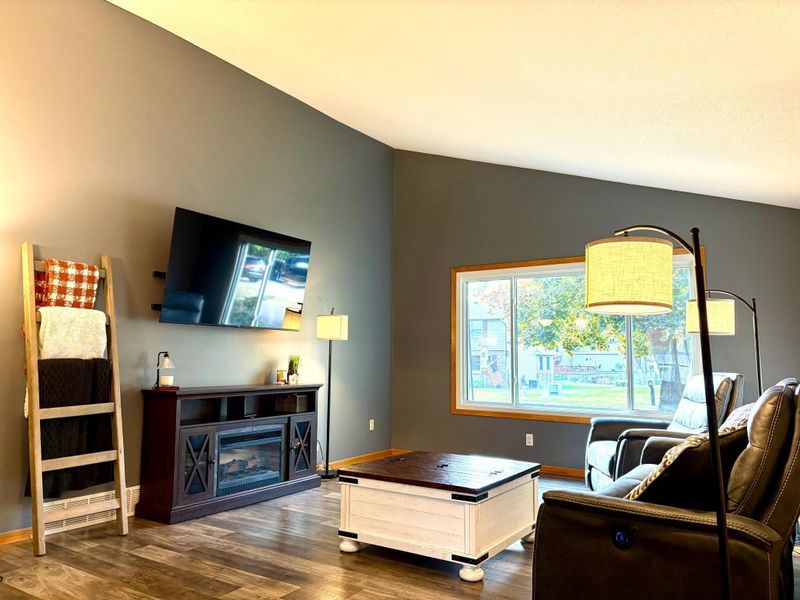 7436 Upper 26th St N, Oakdale, MN 55128