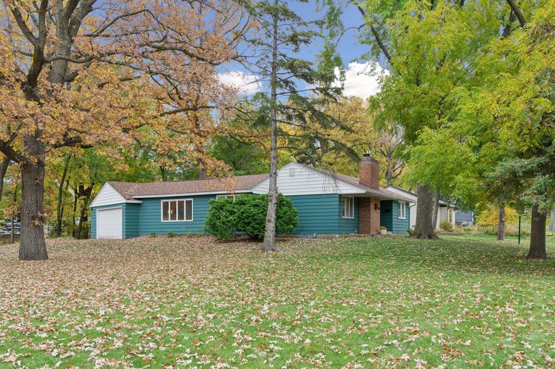 3230 Lee Ave N, Golden Valley, MN 55422