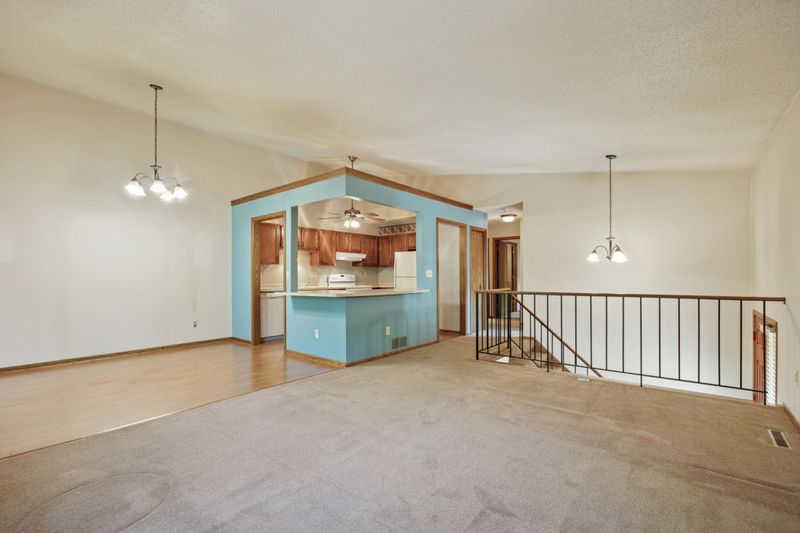7017 Polaris Ln N, Maple Grove, MN 55311