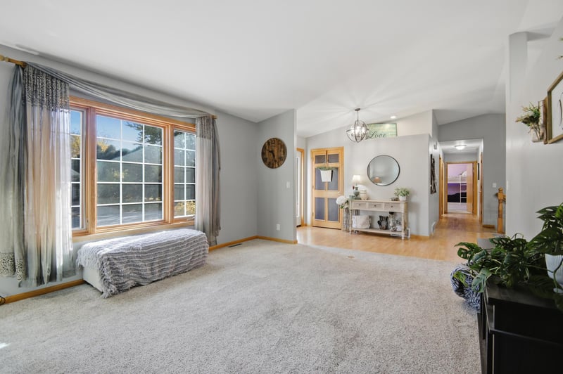 806 Nordland Ave, Lyle, MN 55953