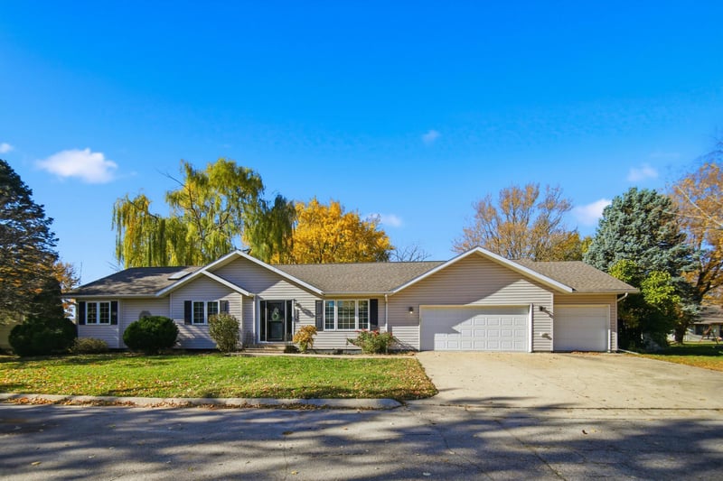 806 Nordland Ave, Lyle, MN 55953