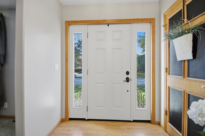 806 Nordland Ave, Lyle, MN 55953