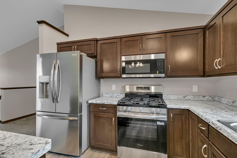 1804 Oak Pond Dr NW, Sauk Rapids, MN 56379