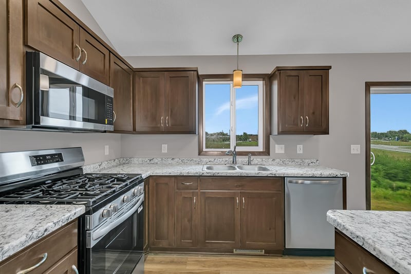 1804 Oak Pond Dr NW, Sauk Rapids, MN 56379