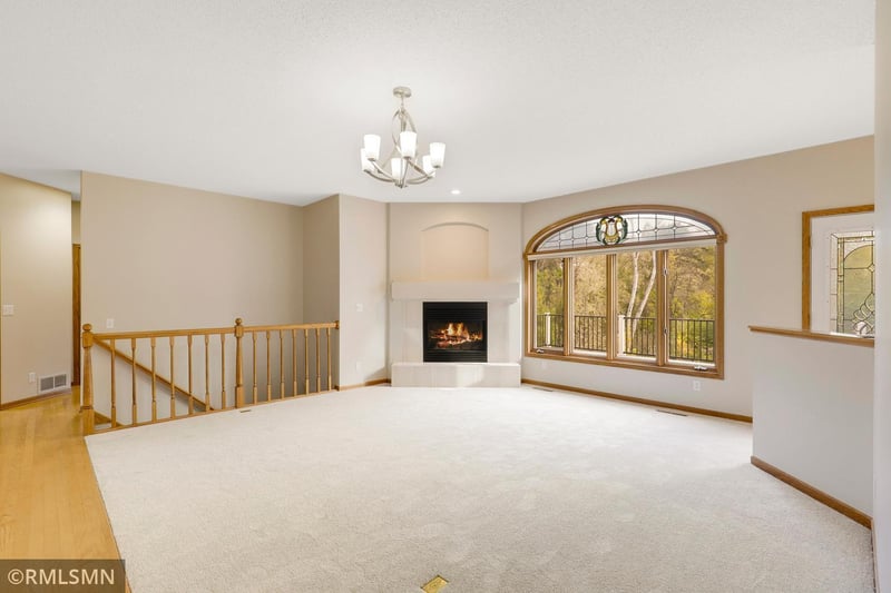 682 Huntington Ct S, Maplewood, MN 55119