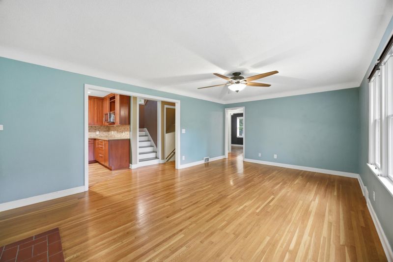 2201 Saint Stephens St, Roseville, MN 55113