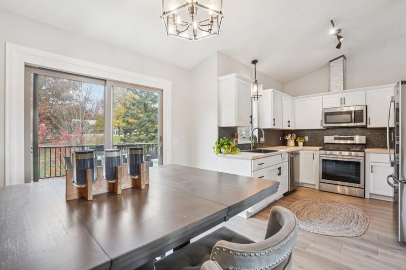 2464 Timberlea Dr, Woodbury, MN 55125