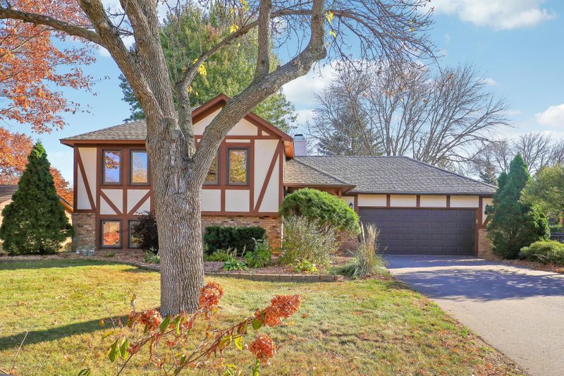 9132 Kirkwood Ln N, Maple Grove, MN 55369
