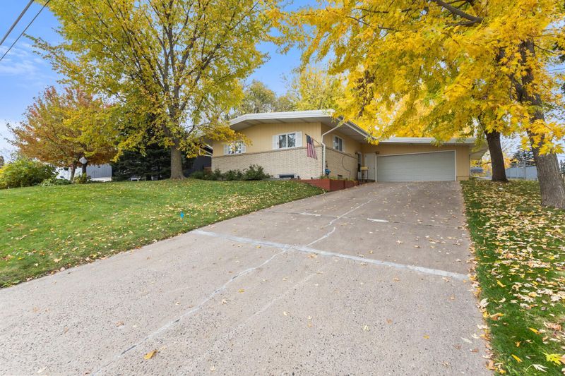 3212 33rd Ave NE, Saint Anthony, MN 55418
