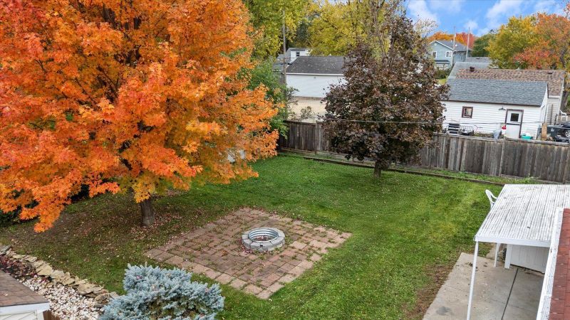 32 Jessamine Ave E, Saint Paul, MN 55117