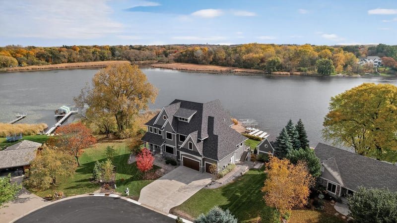 525 Smithtown Ct, Excelsior, MN 55331