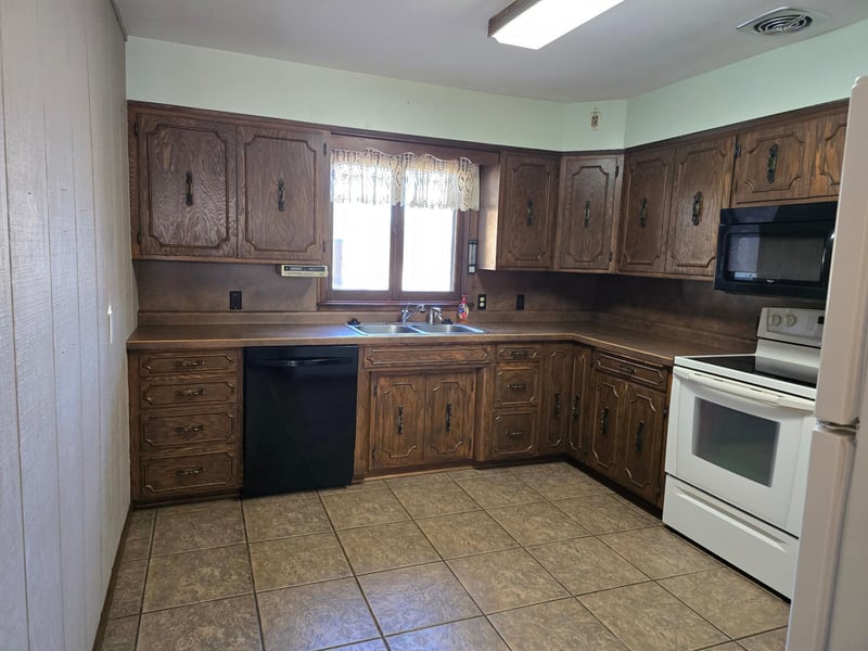 1024 Prince St, Mountain Lake, MN 56159